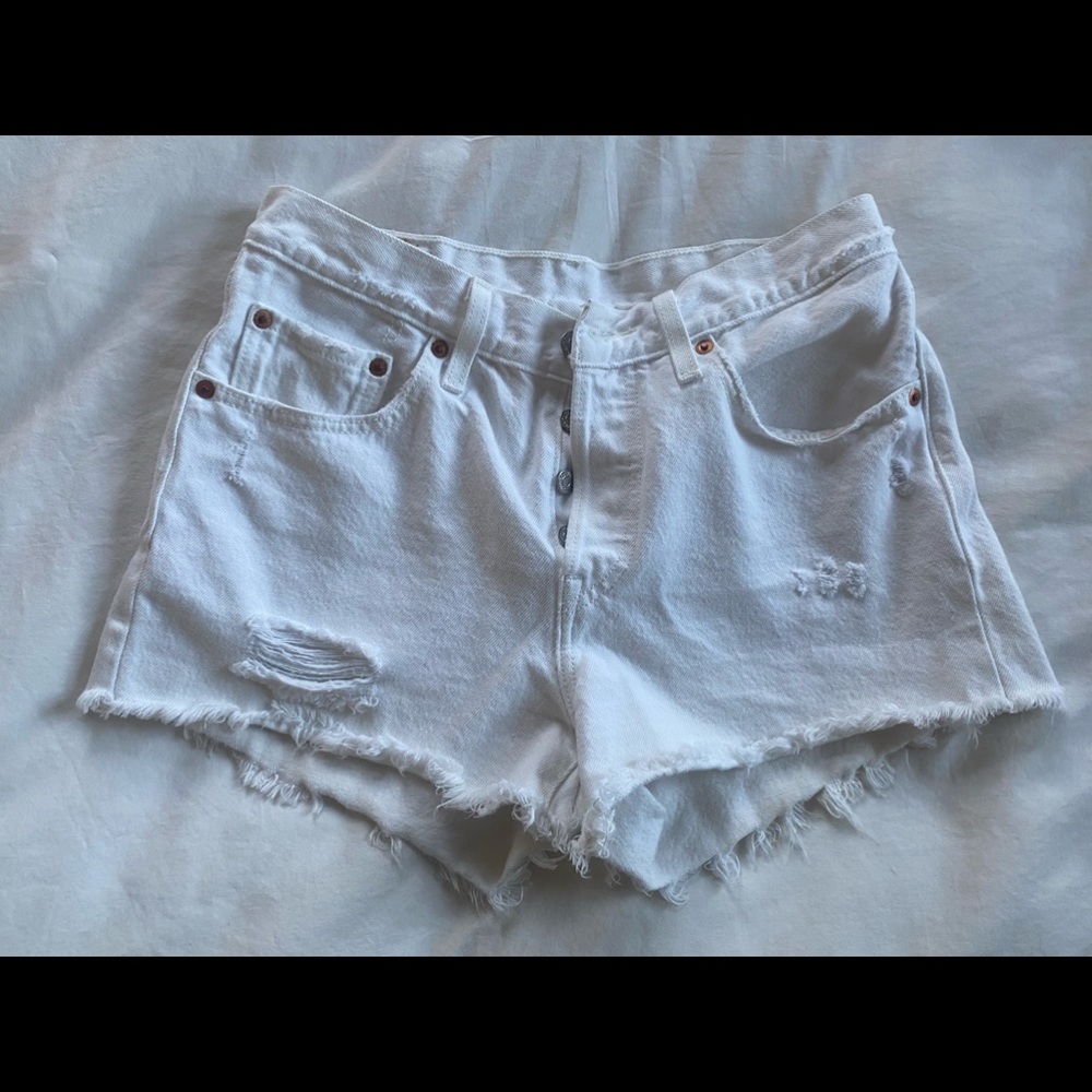 Levi’s 501 shorts size 27 white